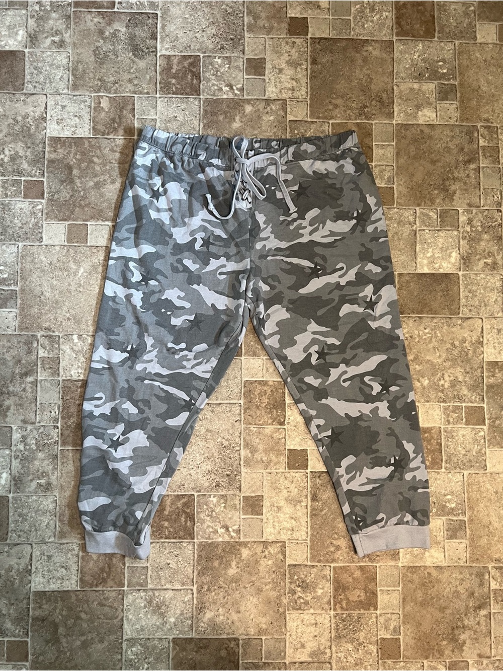 XXXL Honeyme Curvy Women's Gray Camo Jogger Pants with Drawstring